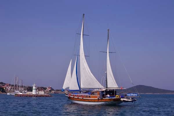 Liela Yatcilik (Yacht)